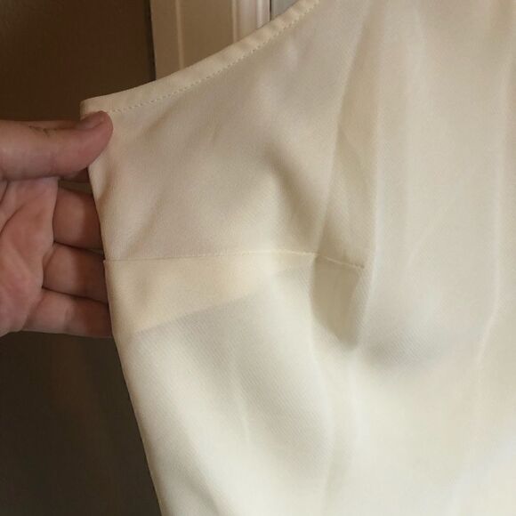 White lace tank top  - Picture 7 of 11